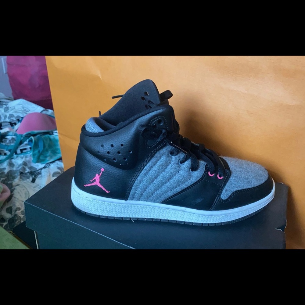 Shoes - Picture 3 of 5